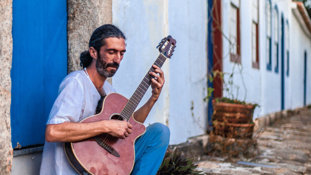 Marcello Ribeiro lança single ‘Hoje’, com participação especial de Roberto Menescal