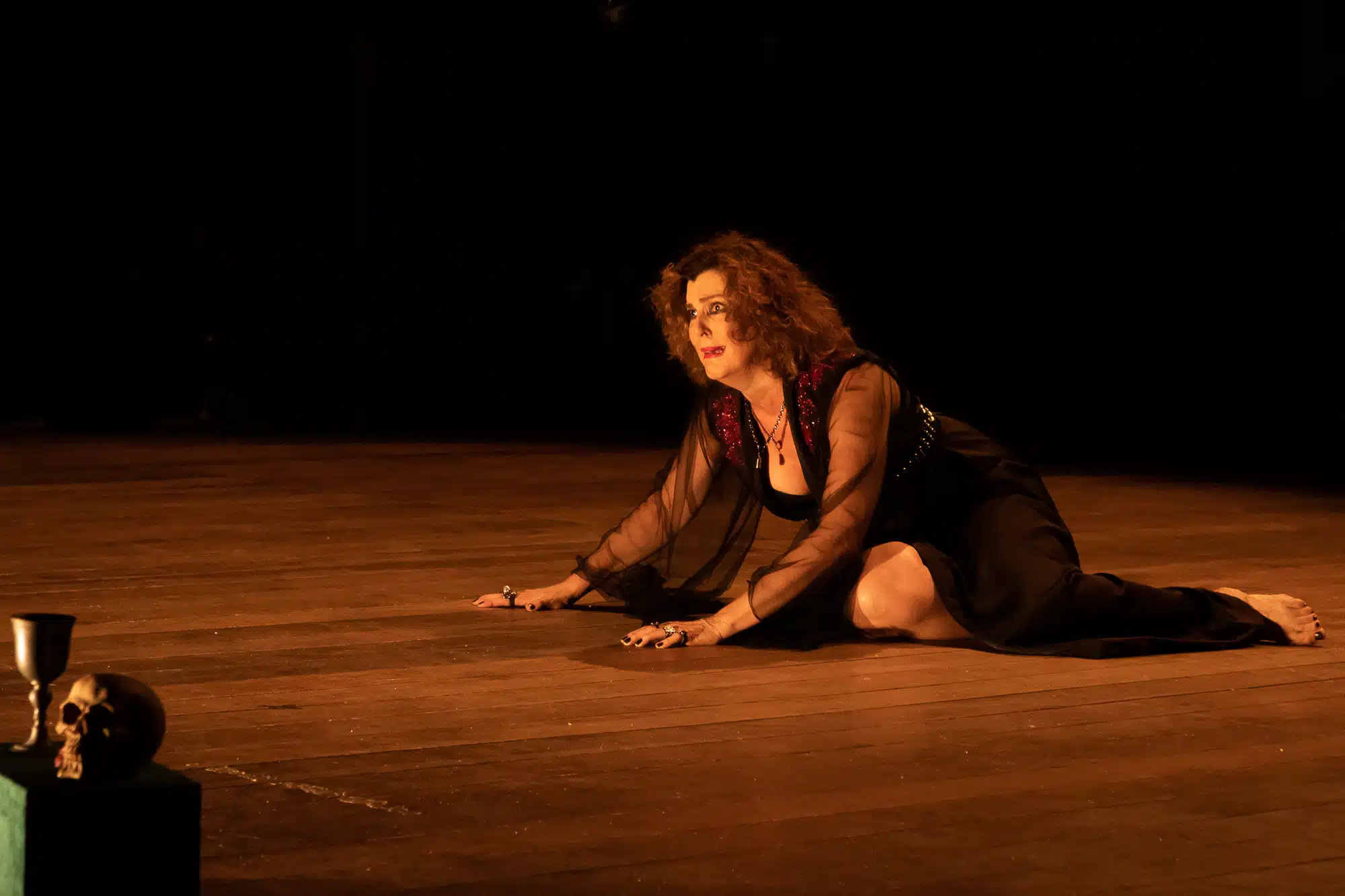 revistaprosaversoearte.com - 'O Som e a Fúria de Lady Macbeth' faz curta temporada na Cia. dos Atores, na Lapa