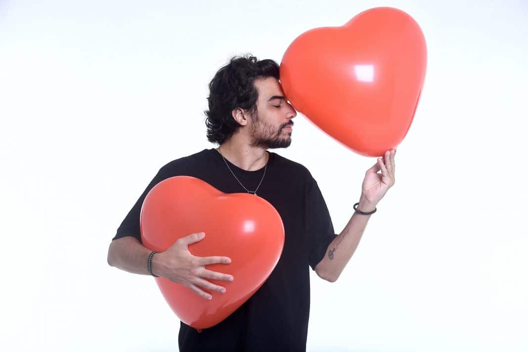 El Pavuna lança single ‘Dois corações’