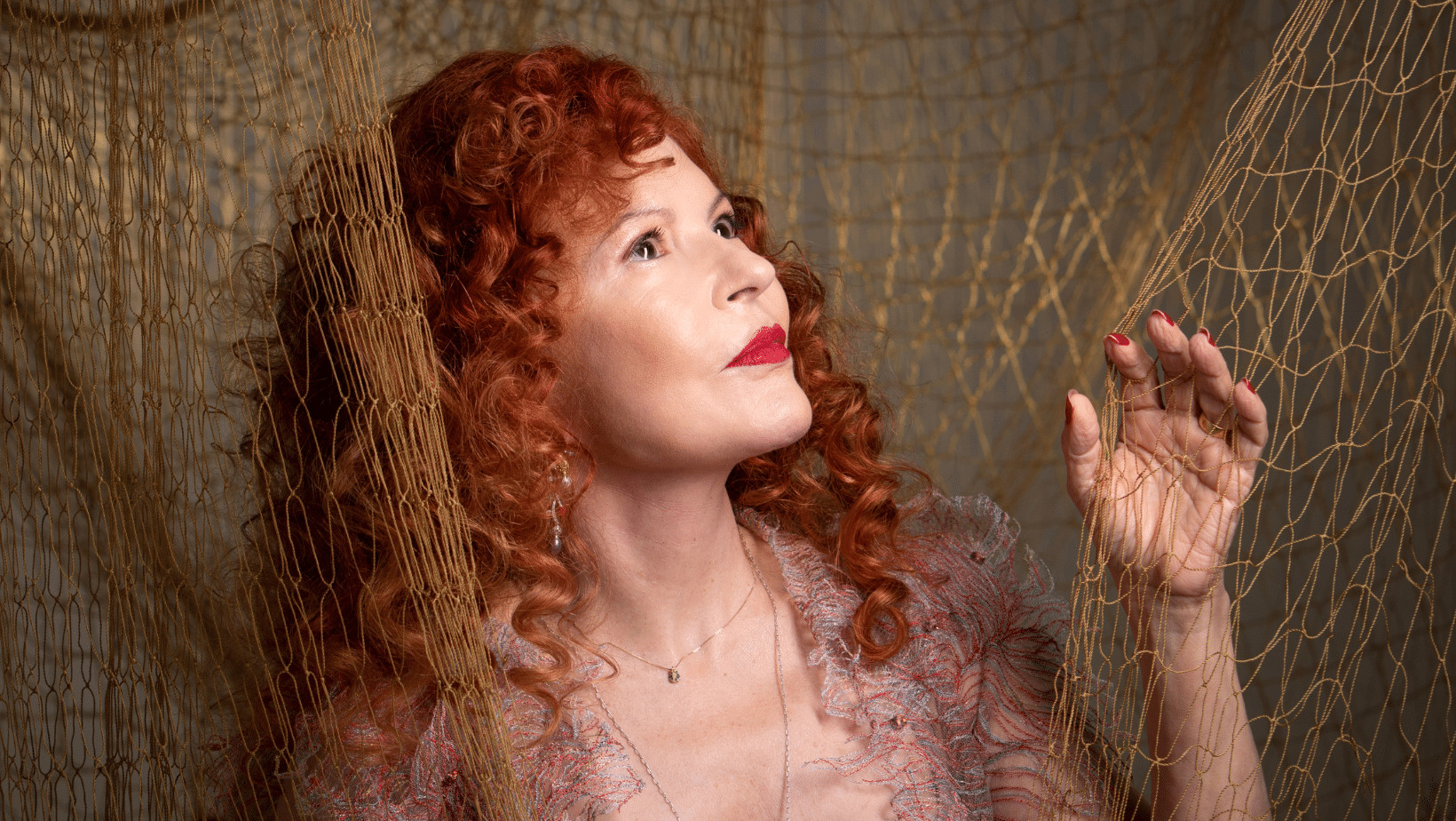 Lúcia Menezes apresenta show “Até que alguém me faça coro pra cantar na rua” no Teatro Brigitte Blair revistaprosaversoearte.com - Lúcia Menezes apresenta show “Até que alguém me faça coro pra cantar na rua” no Teatro Brigitte Blair