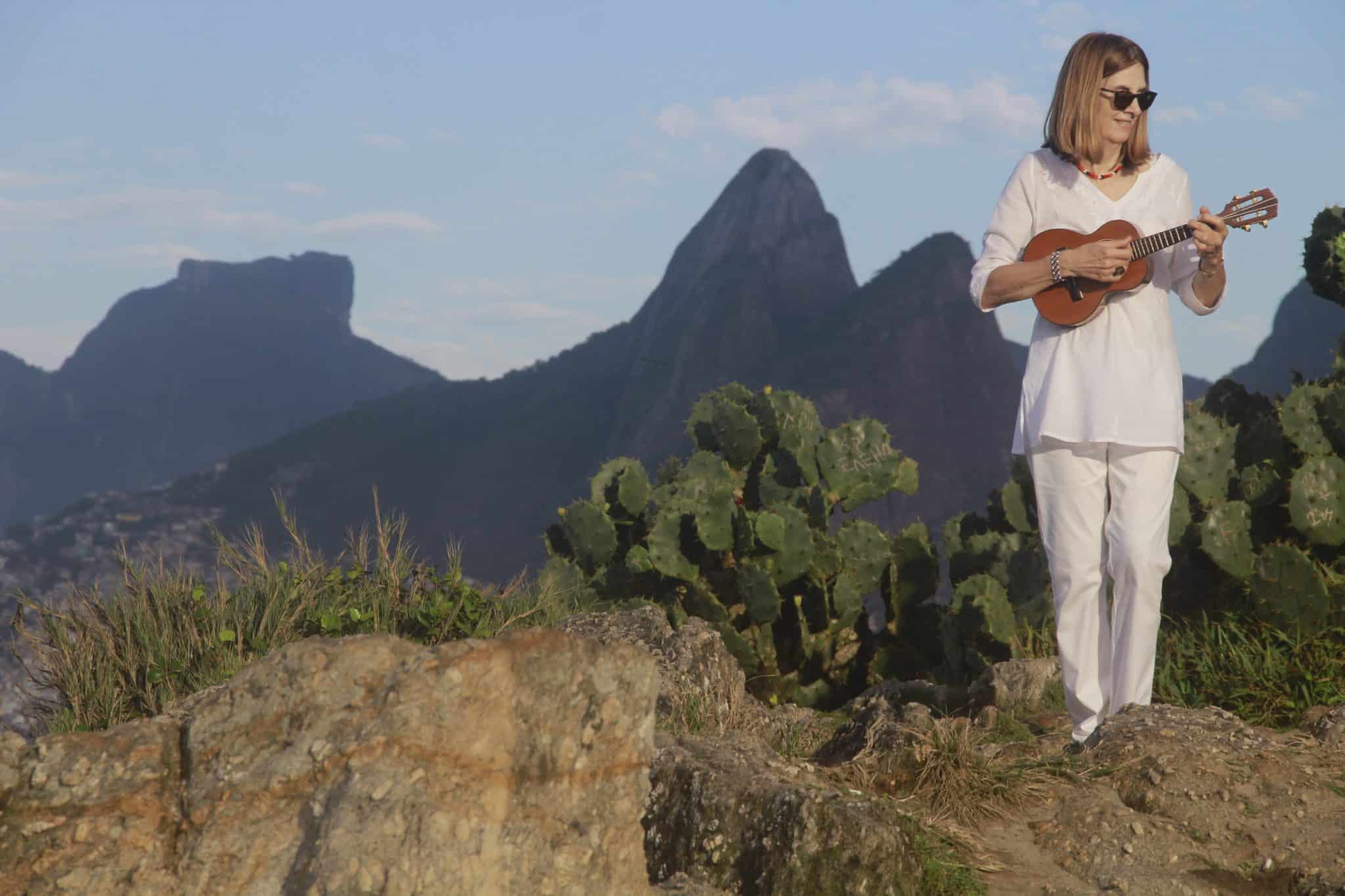 revistaprosaversoearte.com - Manu Napolitano lança 'Perdida no Tempo', com participação da cantora Ana Costa