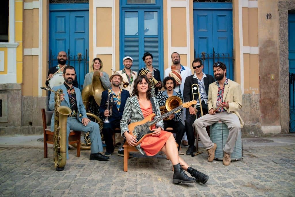 Orquestra Voadora apresenta show 'Elétrica' em São Paulo