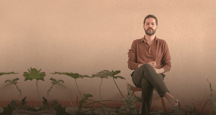 Pedro Santos amplia universo de single com o clipe ‘Babilônia’