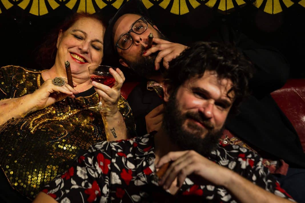 Cida Moreira, Ivan Gomes e Leandro Coelho no show ‘Leros e Boleros – A Música de Sergio Sampaio’ no Manouche