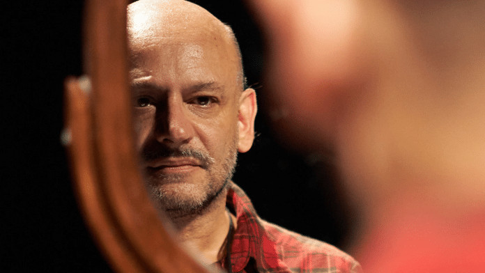 Espetáculo ‘O Antipássaro’ abre programação teatral de 2024, no Teatro Sergio Cardoso