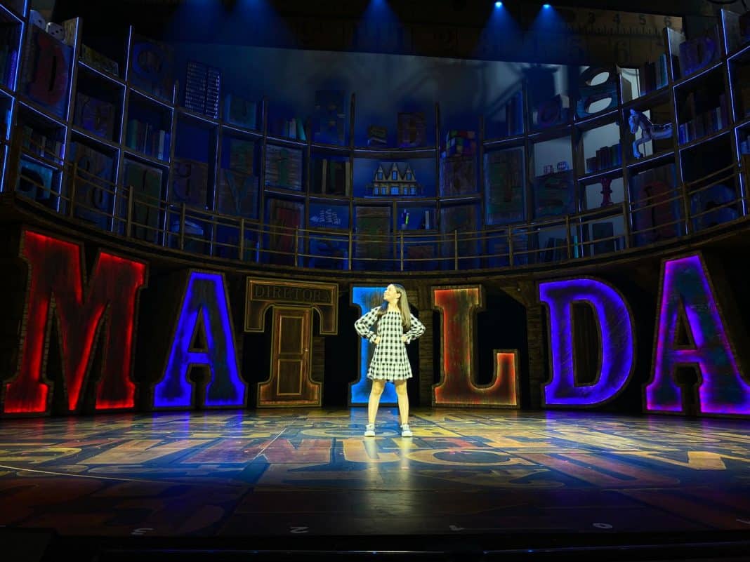 ‘Matilda – O Musical’,  com Livia Maria em cartaz no Teatro Claro Mais
