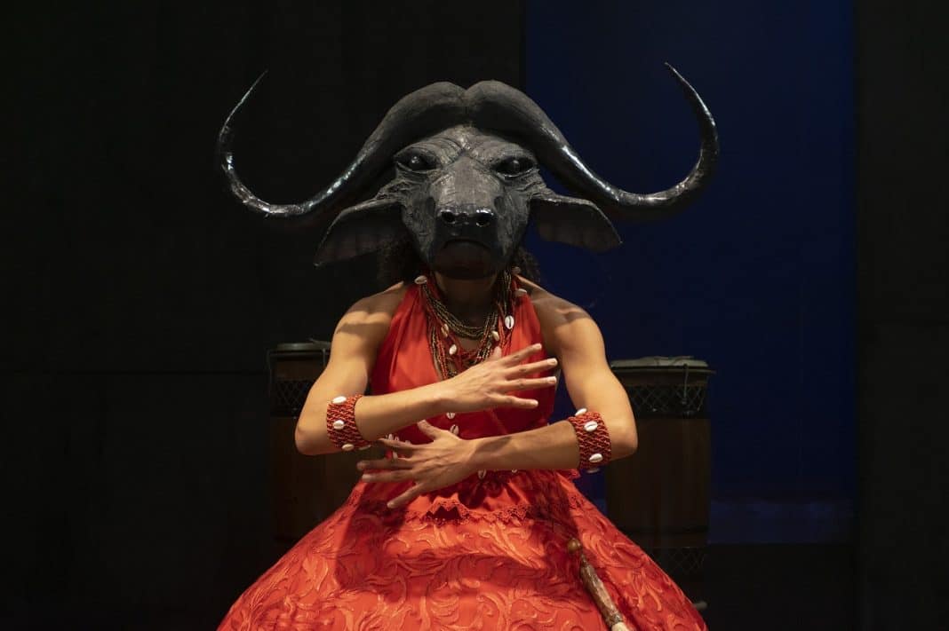 Companhia de Teatro Heliópolis faz curta temporada de Cárcere ou Porque as Mulheres Viram Búfalos