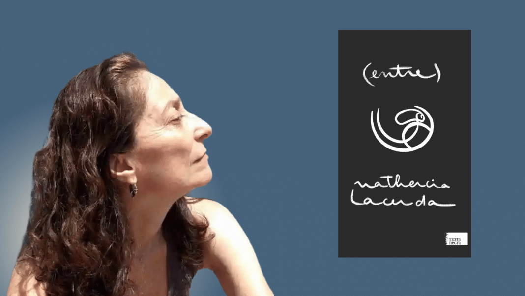 Nathercia Lacerda lança o seu novo romance “(entre)”, na Livraria Janela – Gávea RJ