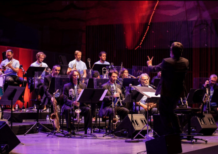 Orquestra Jazz de Matosinhos lança álbum ‘Músicas Brasileiras, Músicos Portugueses’, com curadoria de Zuza Homem de Mello