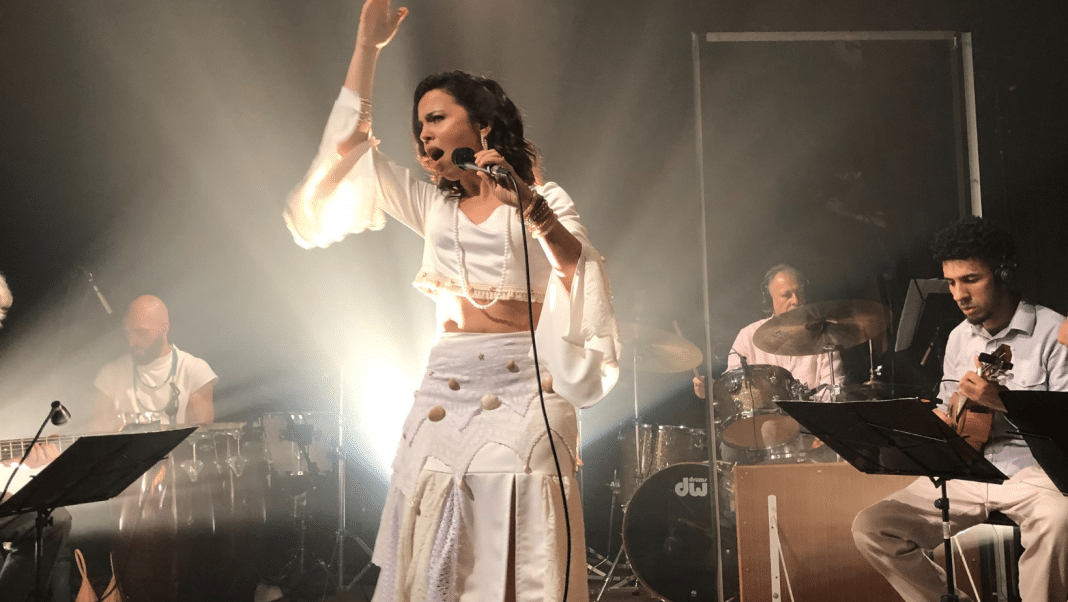 Maíra Rodrigues faz show de lançamento do álbum “Clara Luz’