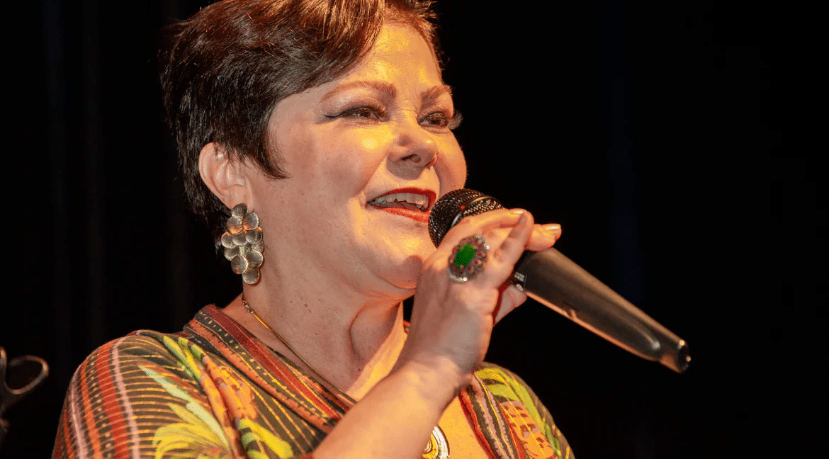 revistaprosaversoearte.com - Bia Lucca apresenta Tributo a Nara Leão, no Teatro Brigitte Blair Rio de Janeiro