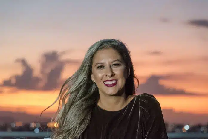 Cantora e compositora carioca Elisa Addor lança novo álbum ‘Mulher, Mãe, Mar’
