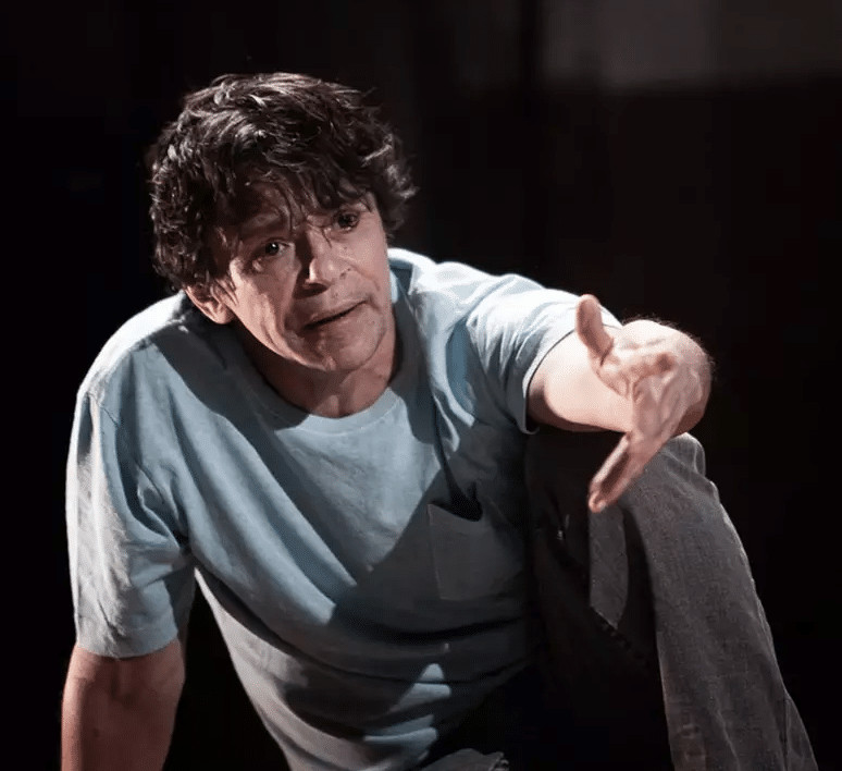 revistaprosaversoearte.com - Espet&aacute;culo 'Meu nome: M&atilde;e' com Aury Porto no palco do Teatro Oficina