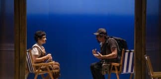Espetáculo ‘Veraneio’, de Leonardo Cortez e Pedro Granato, faz sessões gratuitas em São Paulo