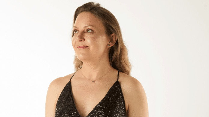 Olga Kopylova lança o terceiro single ‘Sambando’
