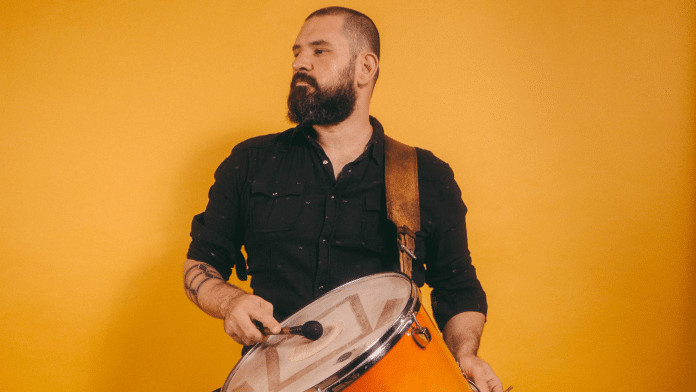 Rafael Beibi, cantor, compositor, zabumbeiro e fundador da Banda Zaíra, lança primeiro disco solo