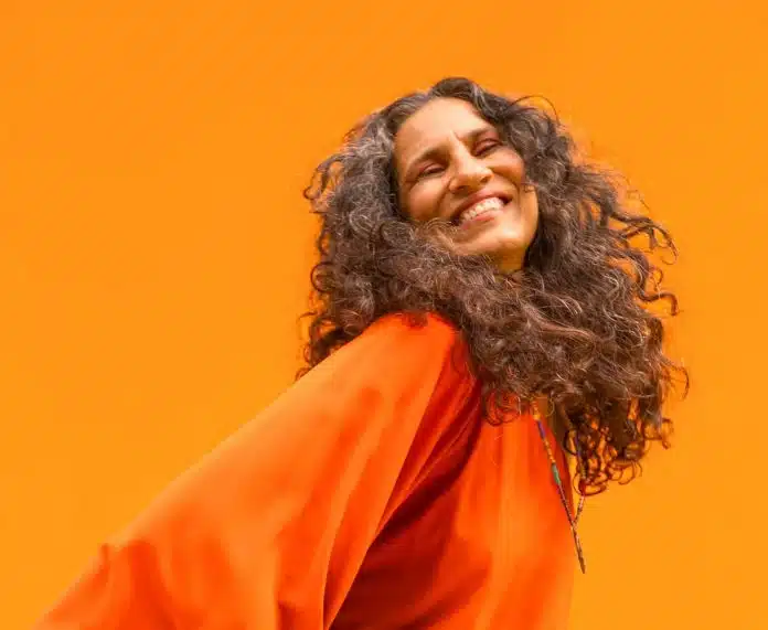 Regina Souza lança ‘Vista seu Santo’
