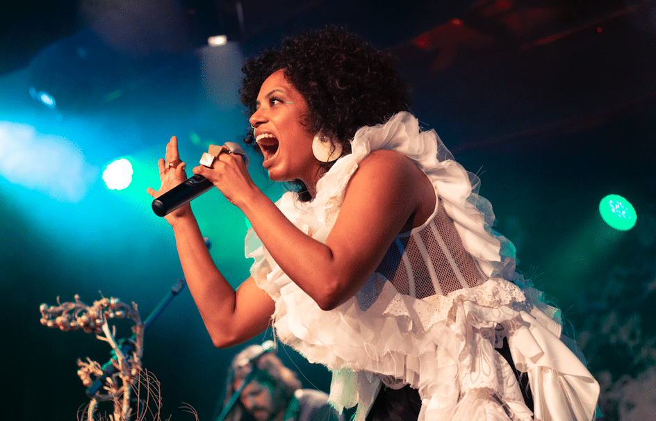 Cantora, compositora e instrumentista Thati Dias lança o álbum ‘Soturna’