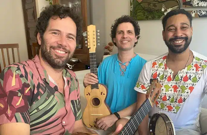 A música de Roberto Mendes, com Almir Côrtes, Alfredo Del-Penho e Thiago Kobe