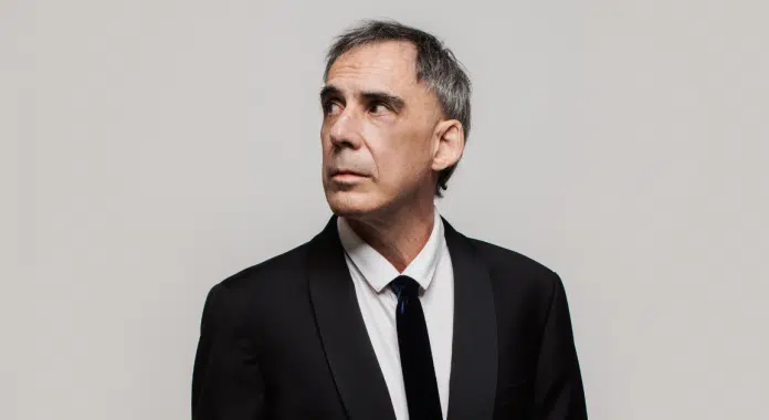 Arnaldo Antunes lança EP ‘Chico x 2’ com releituras de obras de Chico Buarque