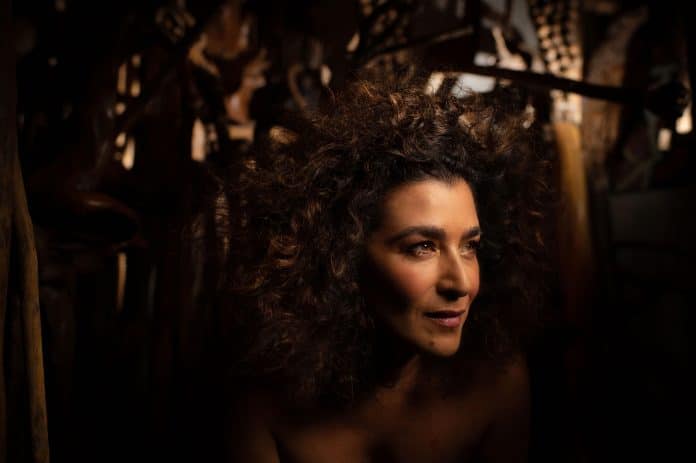 O duo Paula Santoro e Rafael Vernet interpretam Clube da Esquina – voz e piano