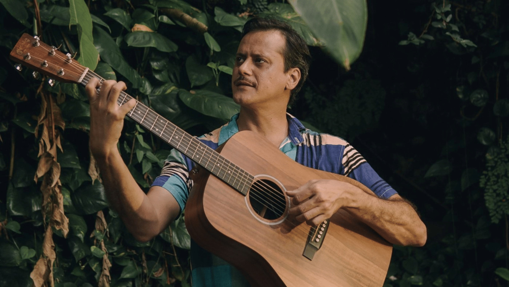 revistaprosaversoearte.com - 'Quarto Mundo' &aacute;lbum solo do cantor e compositor Renato Fraz&atilde;o