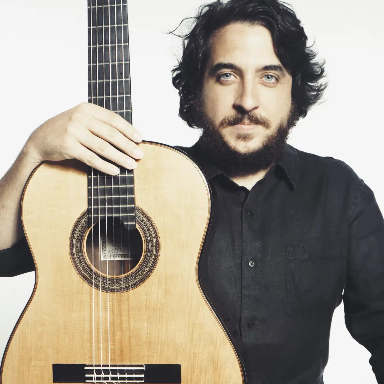 João Camarero se apresenta no palco do Tavares Club, na Vila Madalena revistaprosaversoearte.com - João Camarero se apresenta no palco do Tavares Club, na Vila Madalena