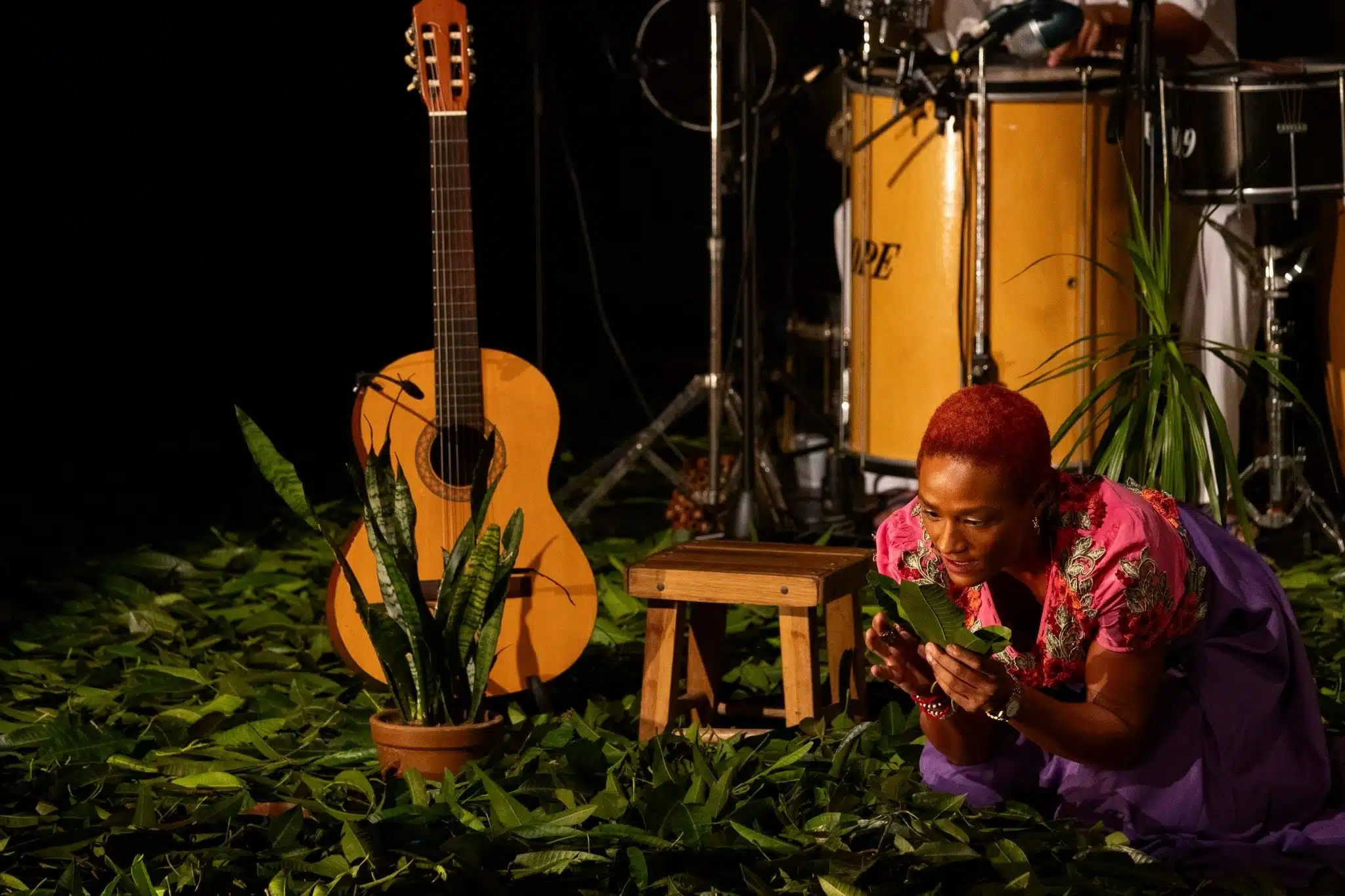 Espetáculo 'Leci Brandão - Na Palma da Mão' faz curta temporada no Teatro Ipanema revistaprosaversoearte.com - Espetáculo 'Leci Brandão - Na Palma da Mão' faz curta temporada no Teatro Ipanema