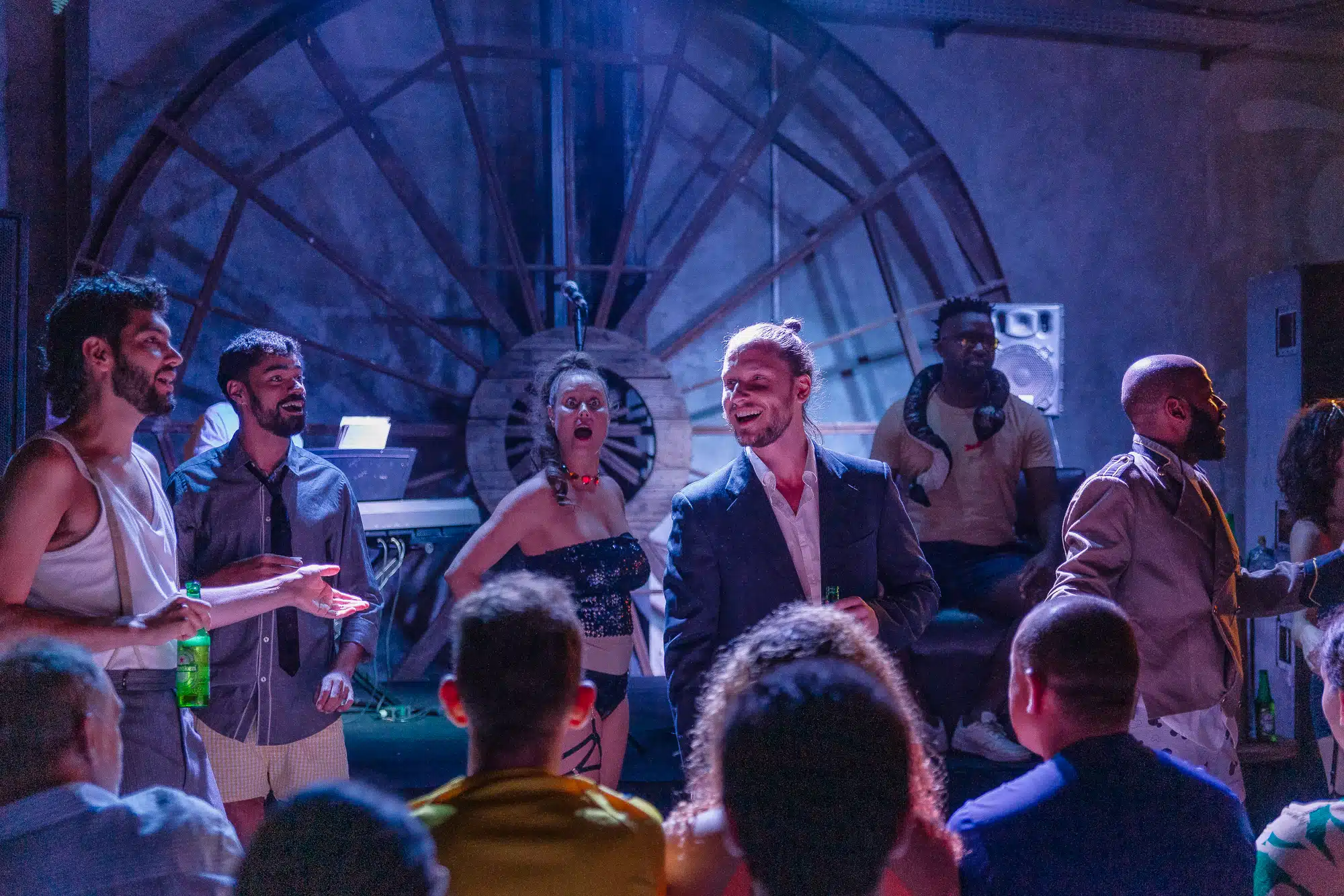 Espetáculo 'Shakespeare Embriagado' no Espaço Manivela e no Coringa Madá revistaprosaversoearte.com - Espetáculo 'Shakespeare Embriagado' no Espaço Manivela e no Coringa Madá