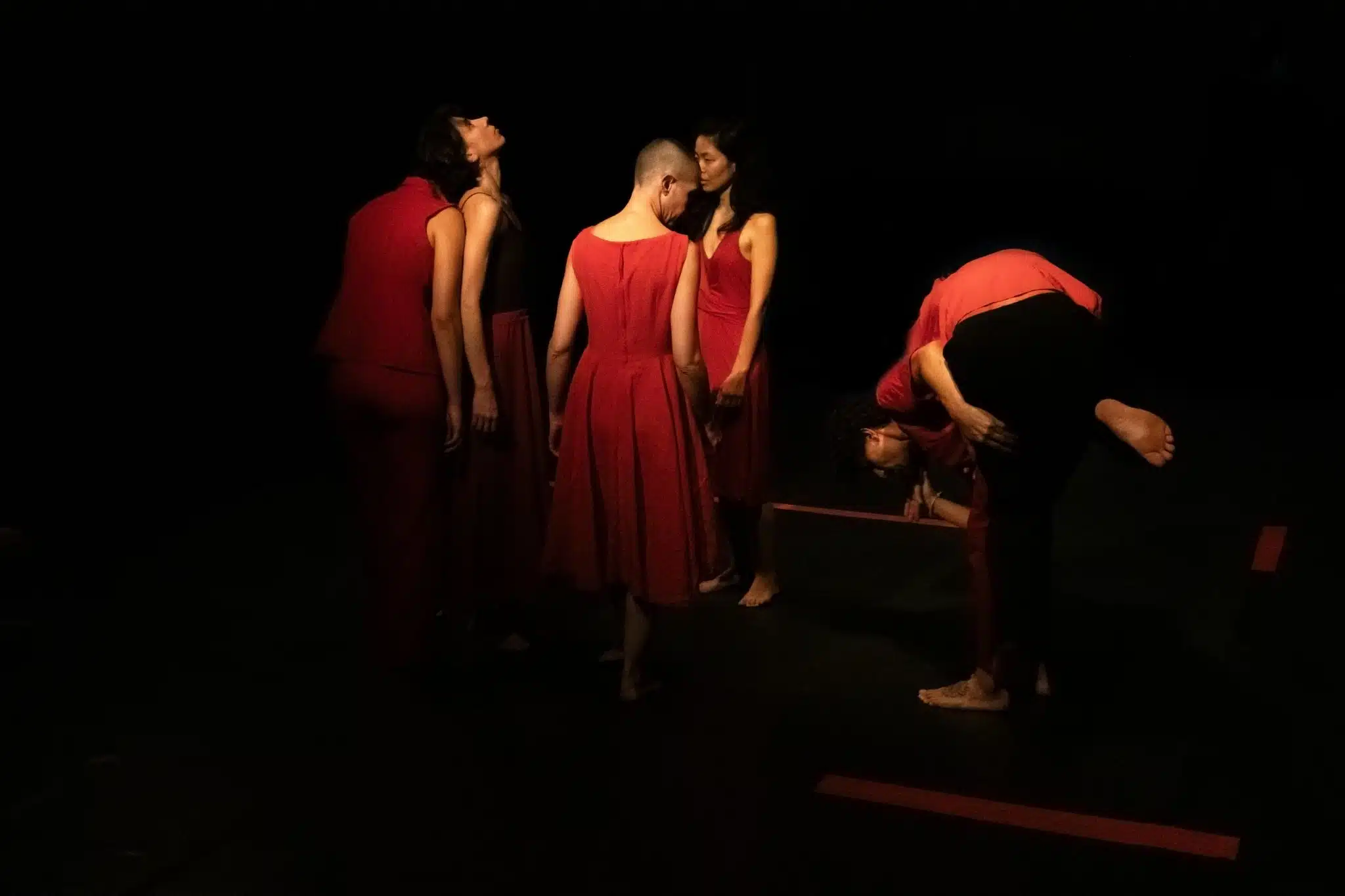 E² Cia de Teatro e Dança estreia espetáculo 'Ruído Vermelho' no Kasulo Espaço de Arte revistaprosaversoearte.com - E² Cia de Teatro e Dança estreia espetáculo 'Ruído Vermelho' no Kasulo Espaço de Arte