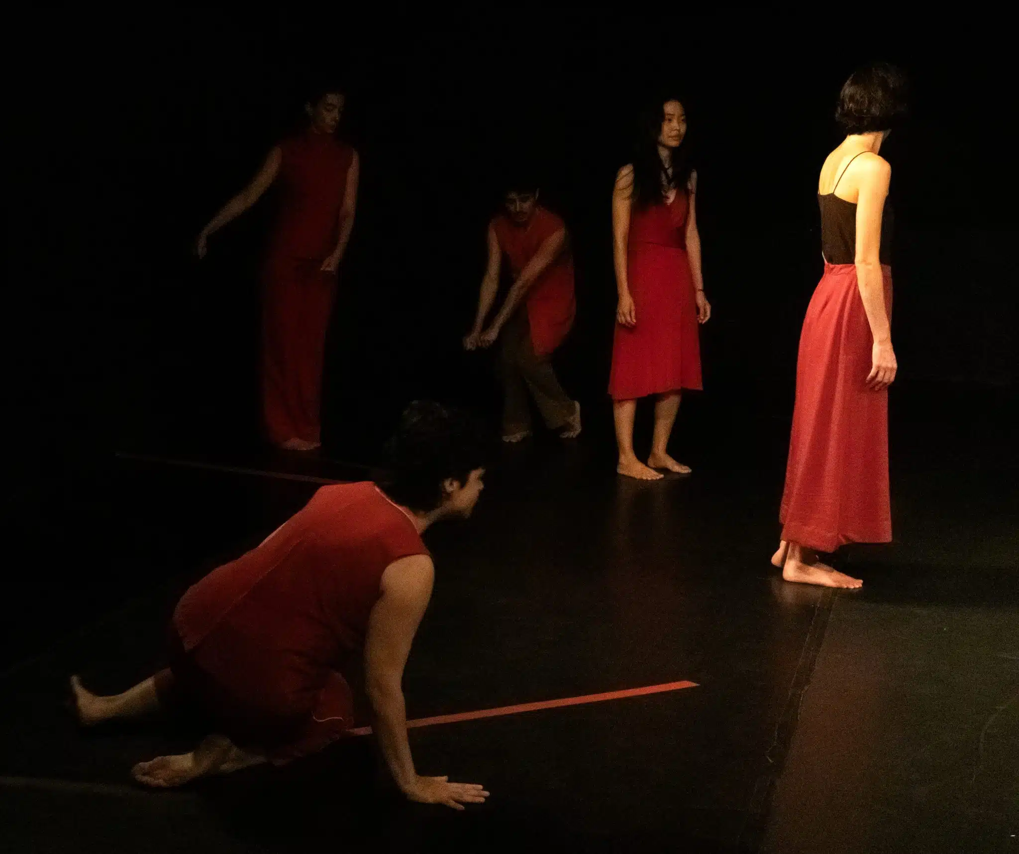 E² Cia de Teatro e Dança estreia espetáculo 'Ruído Vermelho' no Kasulo Espaço de Arte revistaprosaversoearte.com - E² Cia de Teatro e Dança estreia espetáculo 'Ruído Vermelho' no Kasulo Espaço de Arte
