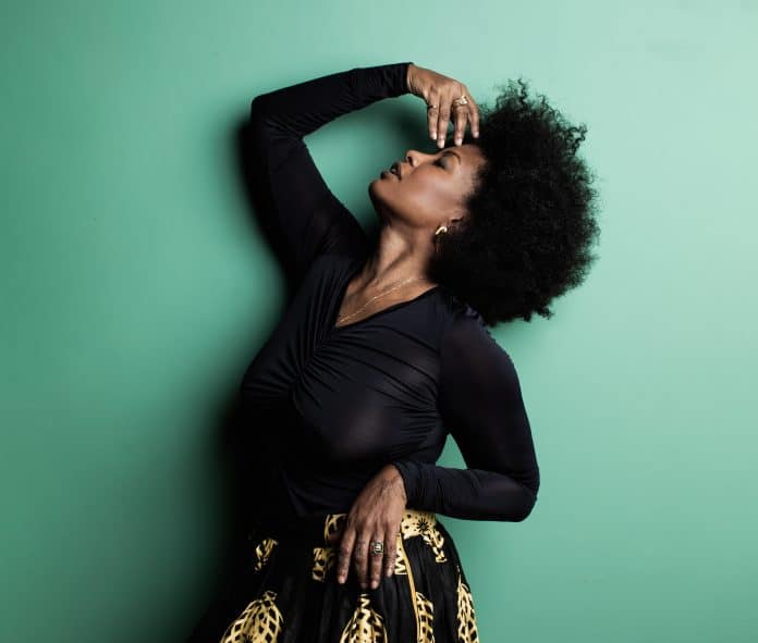 Thalma de Freitas faz show no Casa Bona e na Casa Francisca