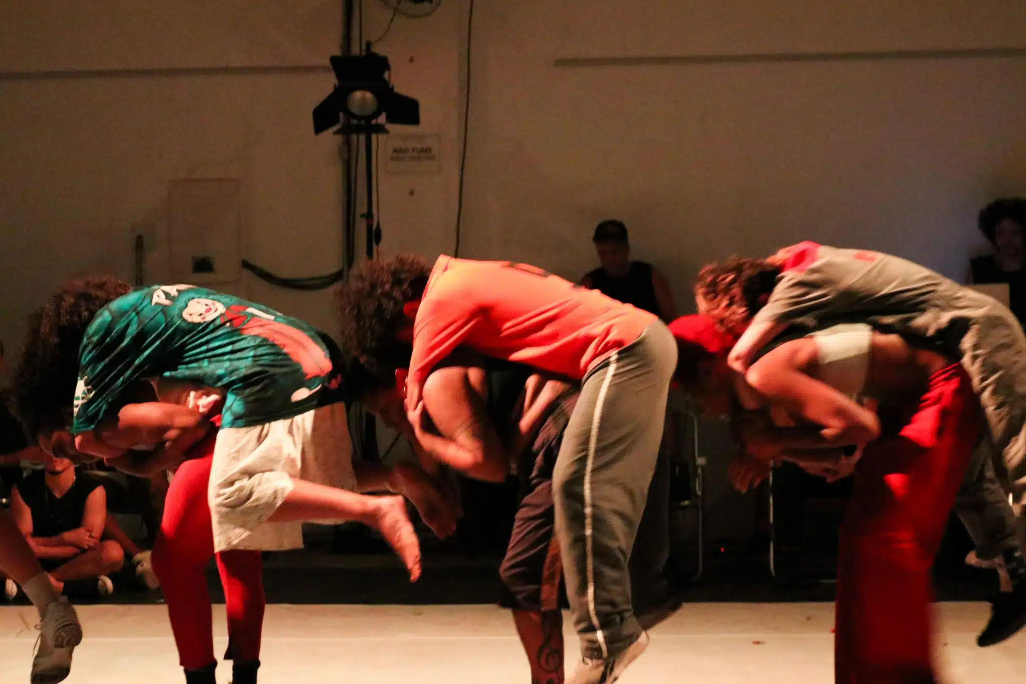Estreia | Amores Q____, um espetáculo de dança da Núclea de PesquiZa Tranzborde revistaprosaversoearte.com - Estreia | Amores Q____, um espetáculo de dança da Núclea de PesquiZa Tranzborde