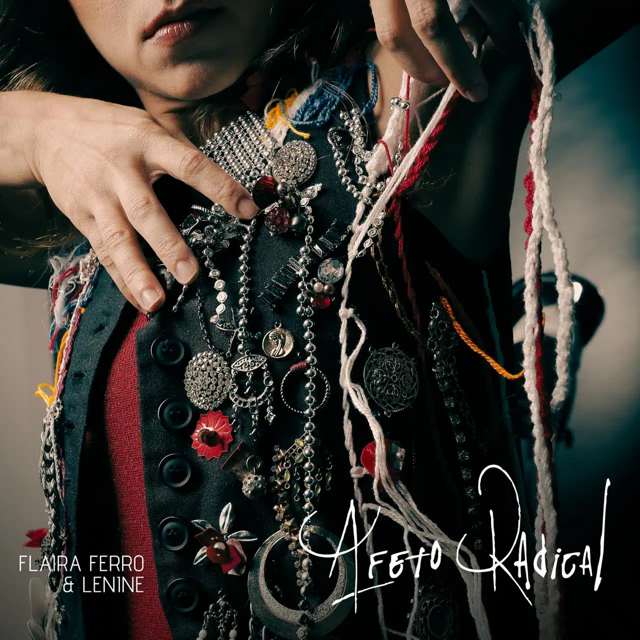 Flaira Ferro lança clipe e single 'Afeto Radical', com participação de Lenine revistaprosaversoearte.com - Flaira Ferro lança clipe e single 'Afeto Radical', com participação de Lenine