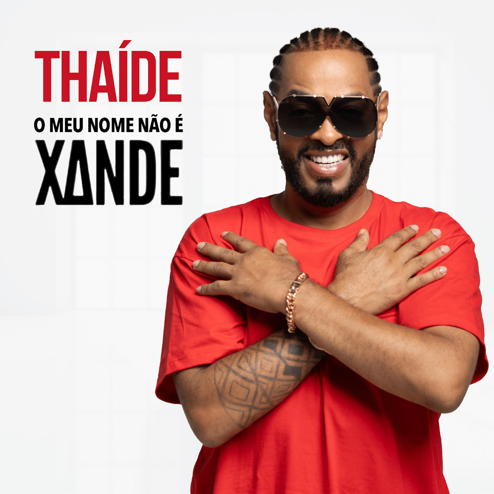 revistaprosaversoearte.com - Tha&iacute;de e Xande de Pilares juntos no clipe 'O Meu Nome N&atilde;o &Eacute; Xande'