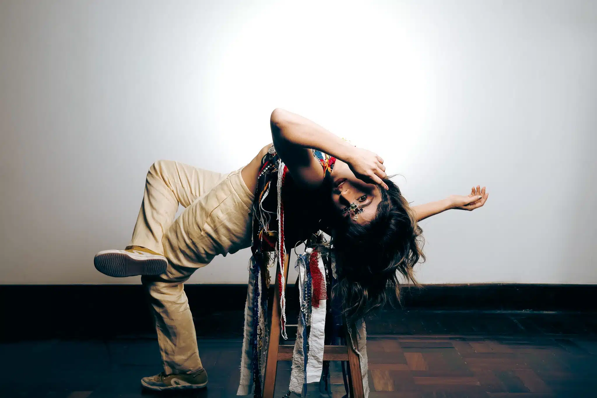 Flaira Ferro lança clipe e single 'Afeto Radical', com participação de Lenine revistaprosaversoearte.com - Flaira Ferro lança clipe e single 'Afeto Radical', com participação de Lenine
