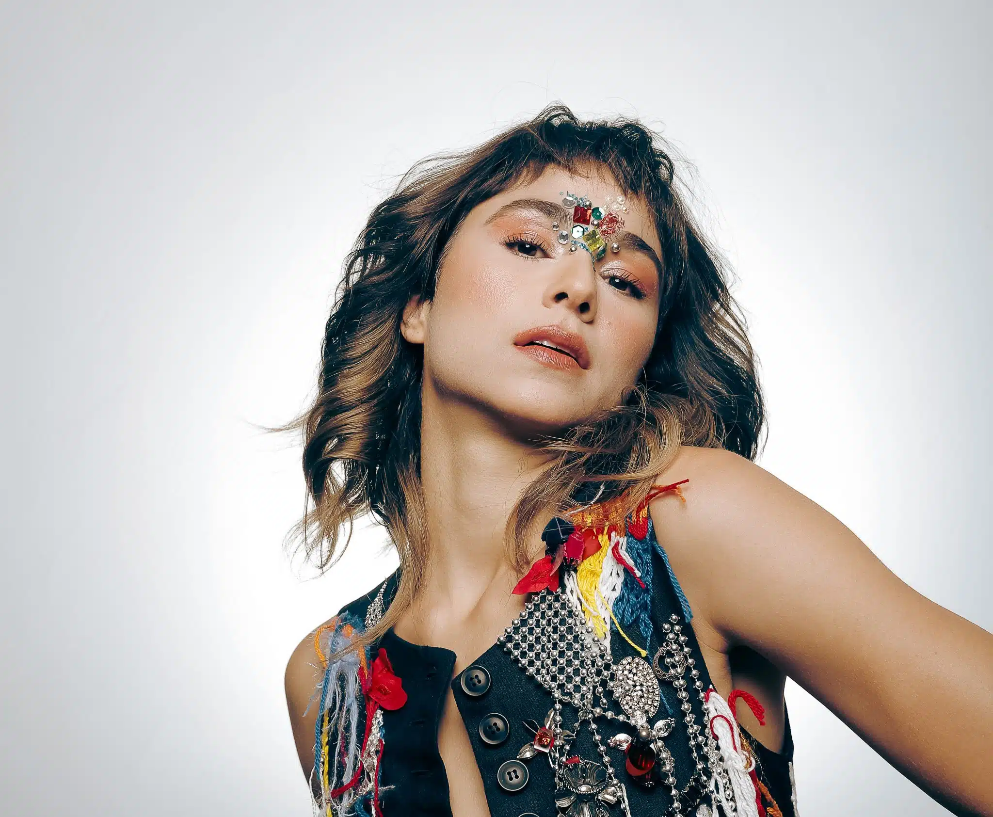 Flaira Ferro lança clipe e single 'Afeto Radical', com participação de Lenine revistaprosaversoearte.com - Flaira Ferro lança clipe e single 'Afeto Radical', com participação de Lenine