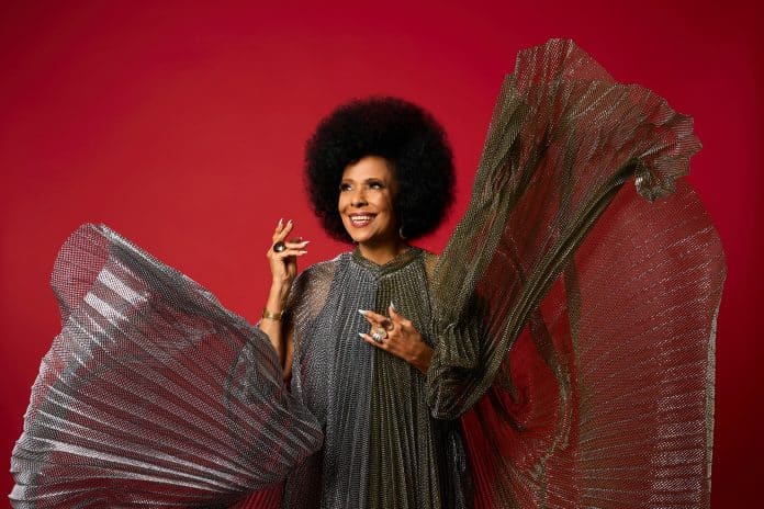Eliana Pittman se apresenta no Teatro Claro Mais RJ, com show em homenagem a Jorge Aragão