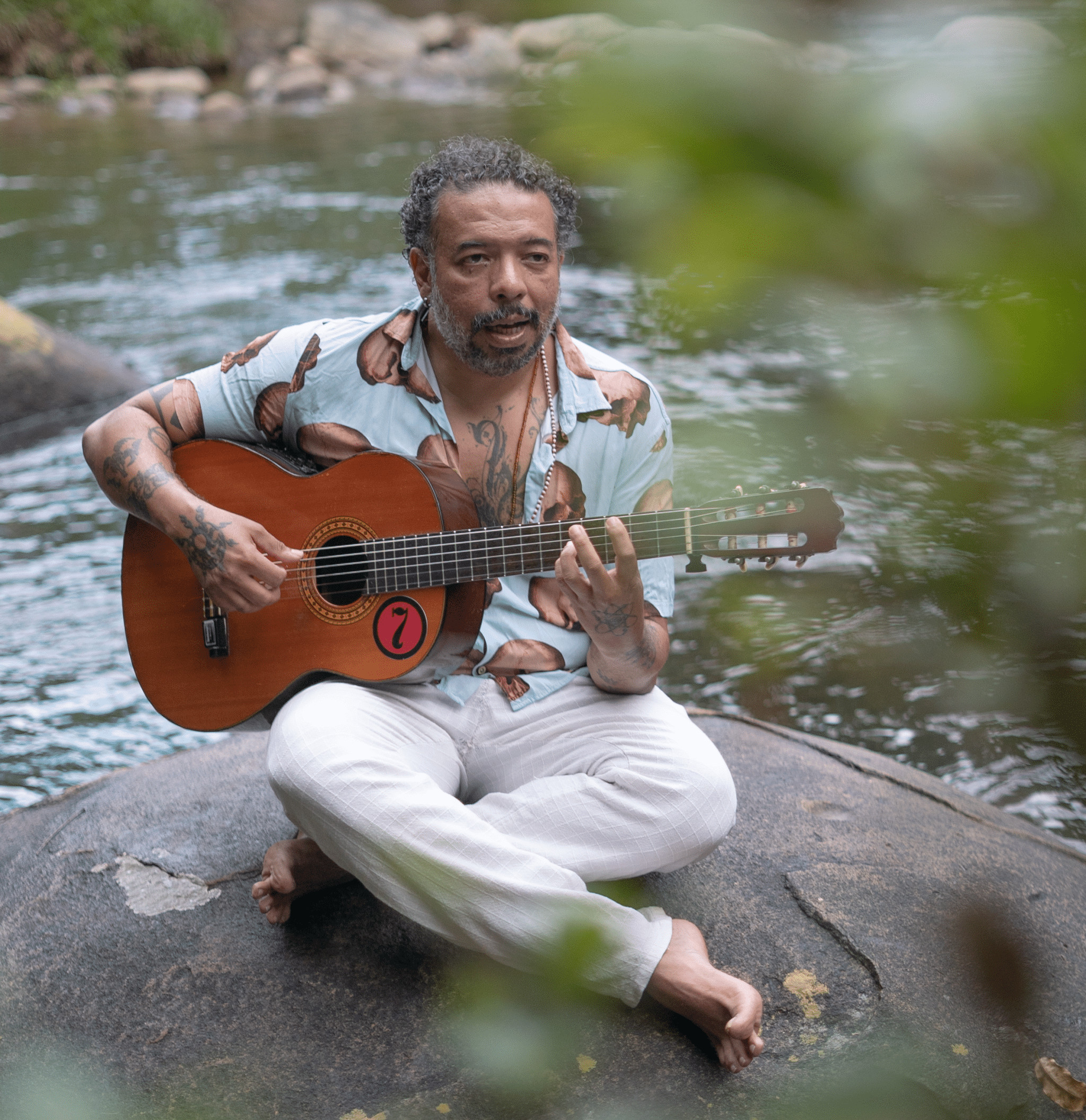 revistaprosaversoearte.com - Al&egrave;: m&uacute;sica como ponte entre sagrado e ritmo | EP 'IGB&Agrave;'