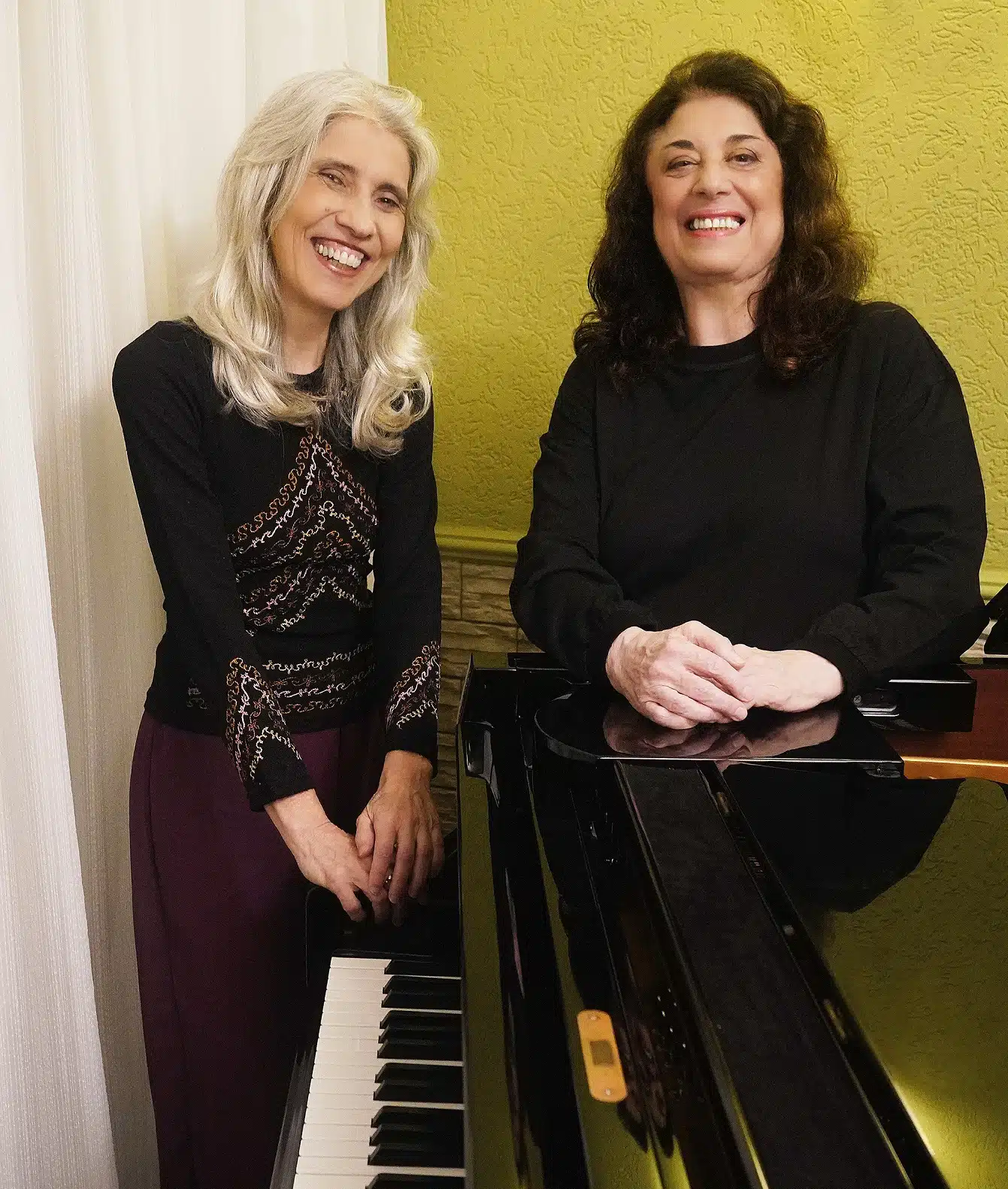 Adélia Issa e Araceli Chacon lançam álbum 'Poemas da Negra e de Macunaíma: Camargo Guarnieri e Mário de Andrade' revistaprosaversoearte.com - Adélia Issa e Araceli Chacon lançam álbum 'Poemas da Negra e de Macunaíma: Camargo Guarnieri e Mário de Andrade'