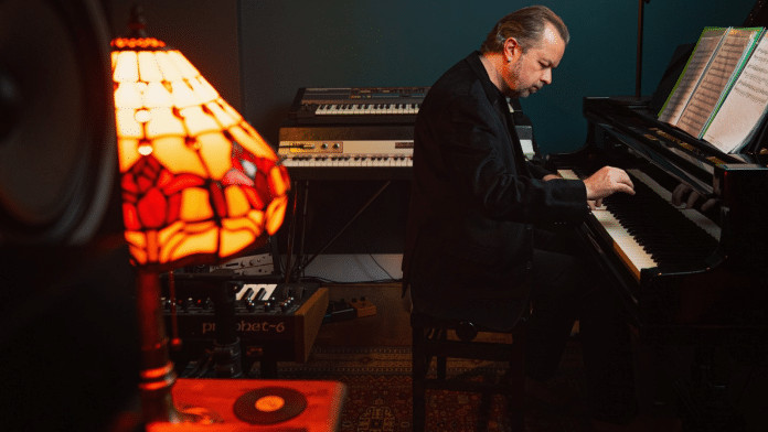 Corciolli lança álbum ‘Songs Of Dust And Shadow’