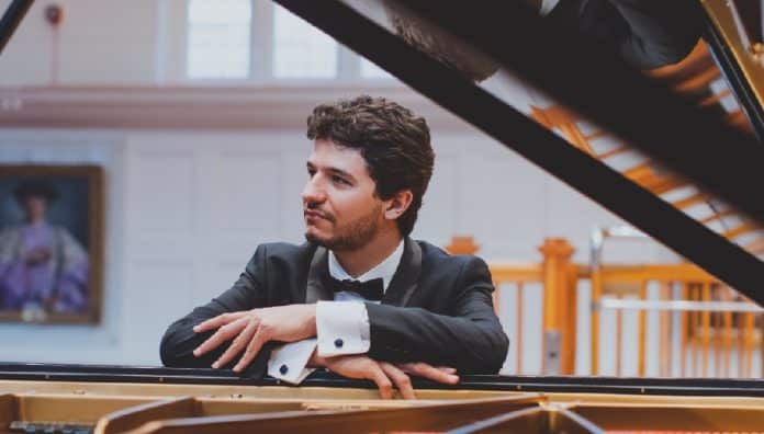 Espaço Guiomar Novaes | Série Piano na Sala recebe Rafael Ruiz