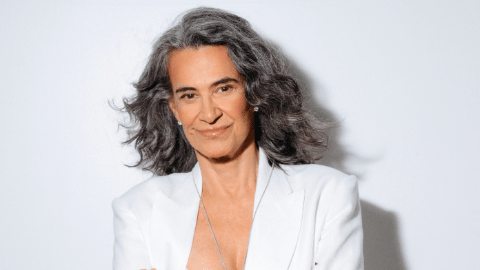 Simone traz nova turnê ao Rio de Janeiro e faz sua estreia no Circo Voador