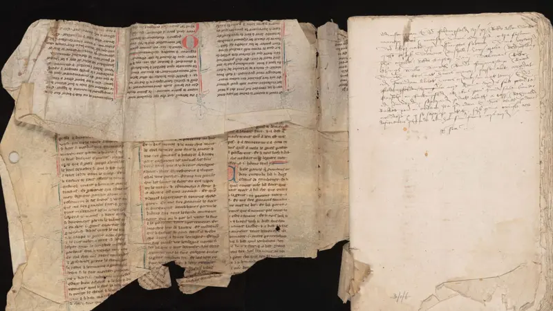 Um manuscrito perdido há 400 anos sobre a lenda do rei Arthur e do mago Merlin que foi encontrado dentro de um livro
