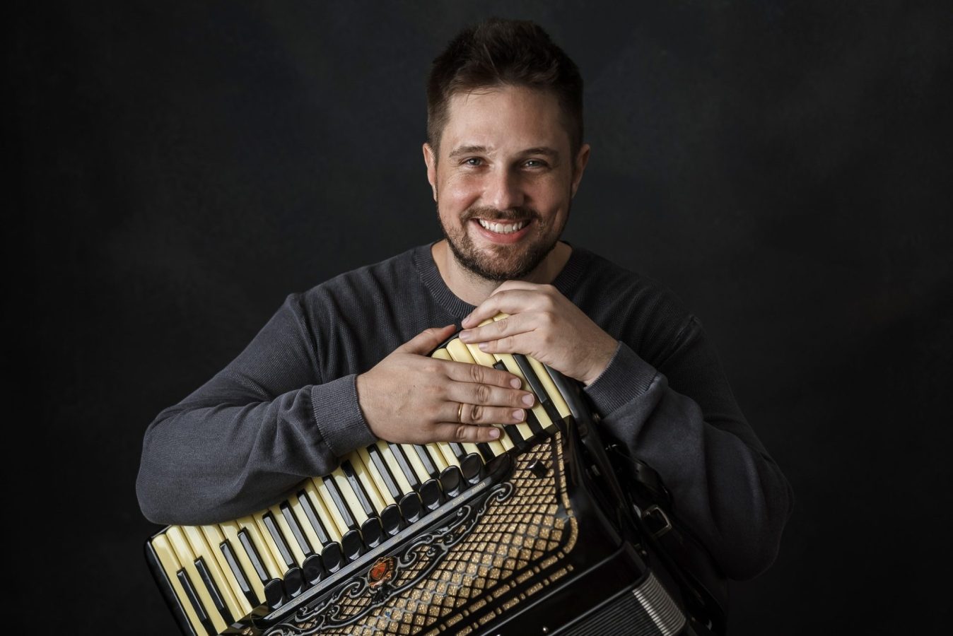 Diego Guerro lança álbum 'Afon', com clássicos do cancioneiro infantil revistaprosaversoearte.com - Diego Guerro lança álbum 'Afon', com clássicos do cancioneiro infantil