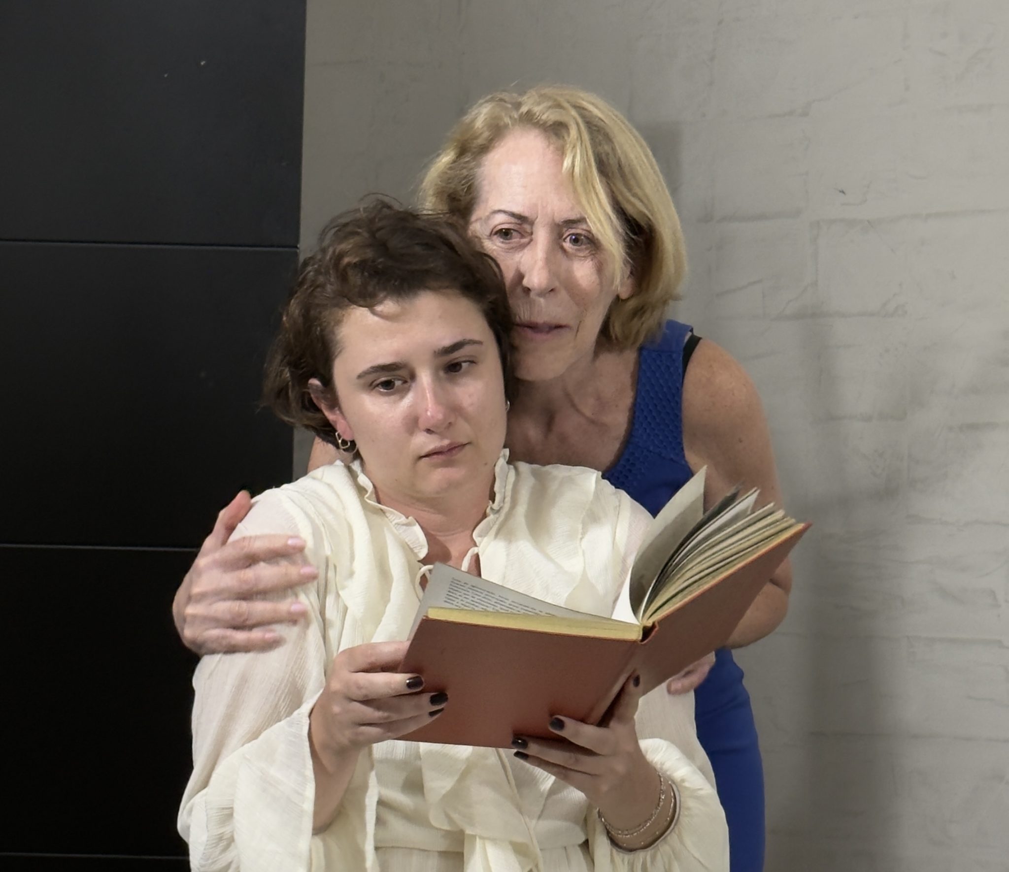 Espetáculo 'Há Vagas para Moças de Fino Trato' estreia no Teatro Garagem revistaprosaversoearte.com - Espetáculo 'Há Vagas para Moças de Fino Trato' estreia no Teatro Garagem