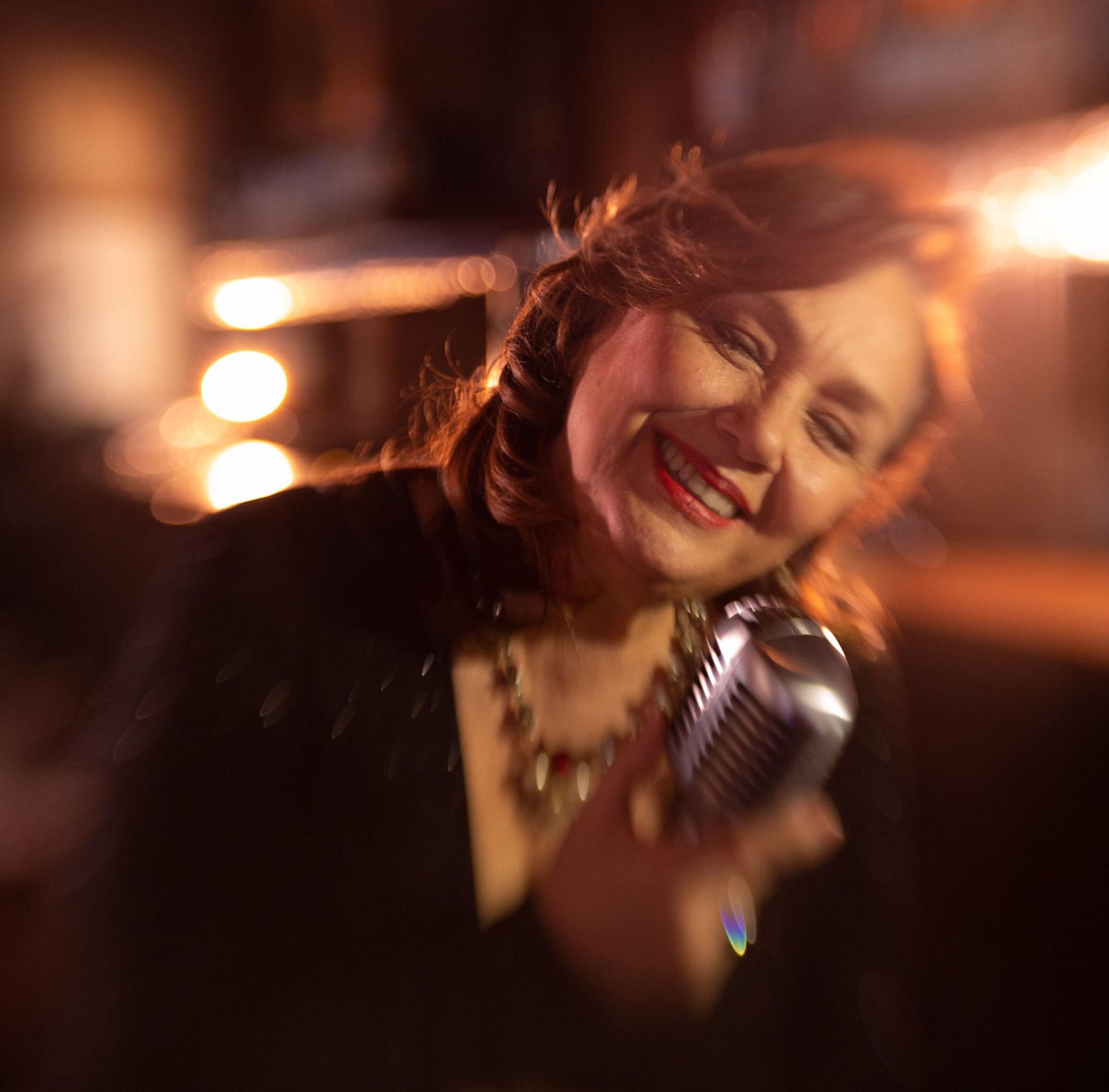 Entrevista com a cantora Jane Duboc, por Daniela Aragão revistaprosaversoearte.com - Entrevista com a cantora Jane Duboc, por Daniela Aragão