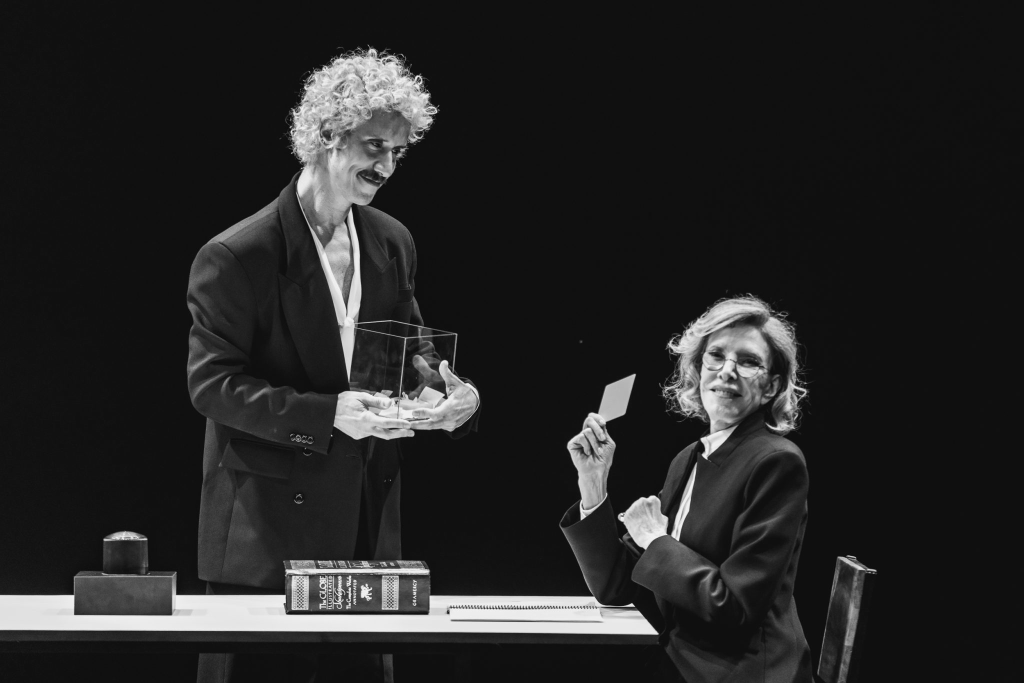 Espetáculo "A Última Entrevista de Marília Gabriela" estreita temporada no Teatro Porto revistaprosaversoearte.com - Espetáculo "A Última Entrevista de Marília Gabriela" estreita temporada no Teatro Porto