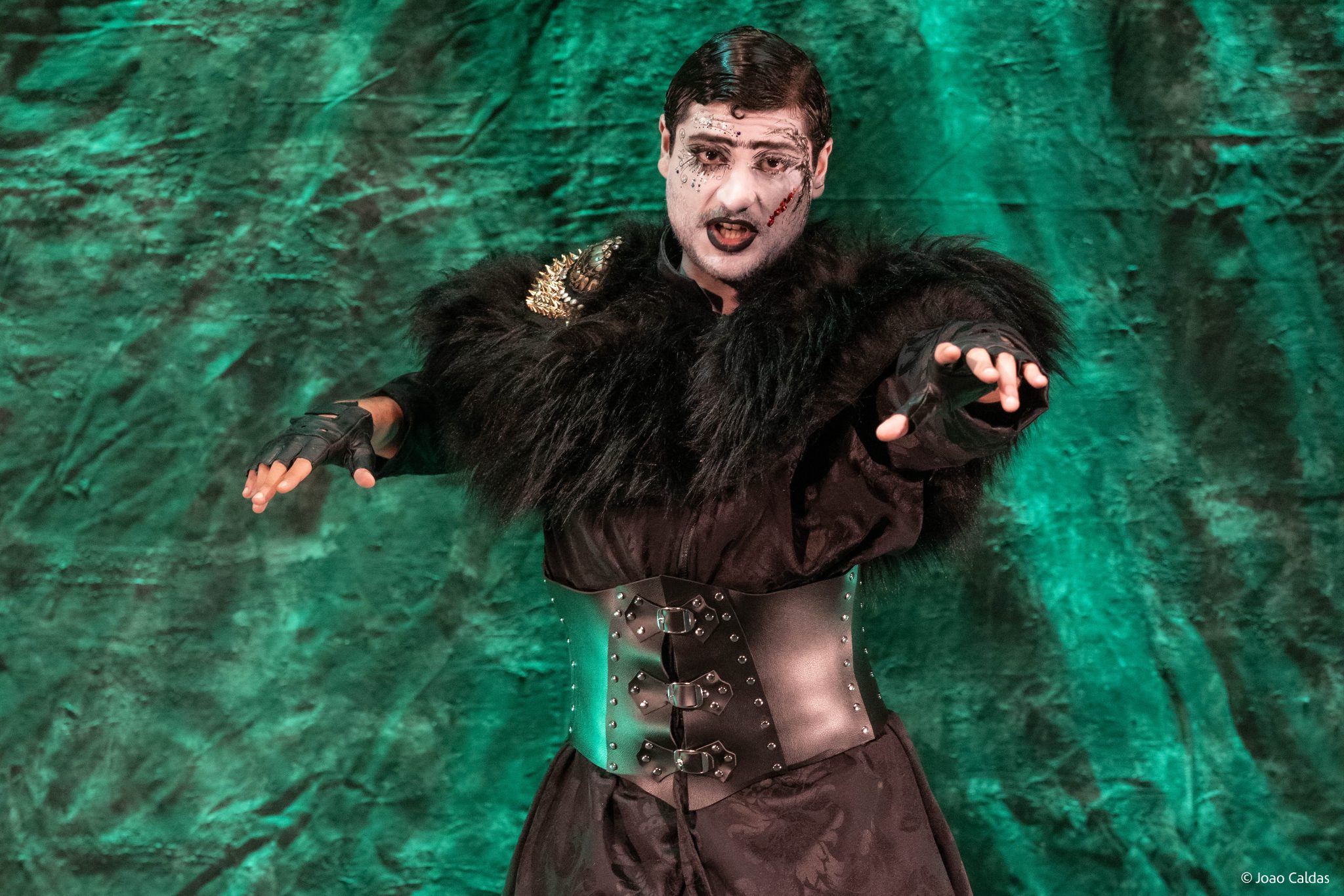 Espetáculo 'Trilogia Kafka' estreia curta temporada no Teatro do Núcleo Experimental revistaprosaversoearte.com - Espetáculo 'Trilogia Kafka' estreia curta temporada no Teatro do Núcleo Experimental