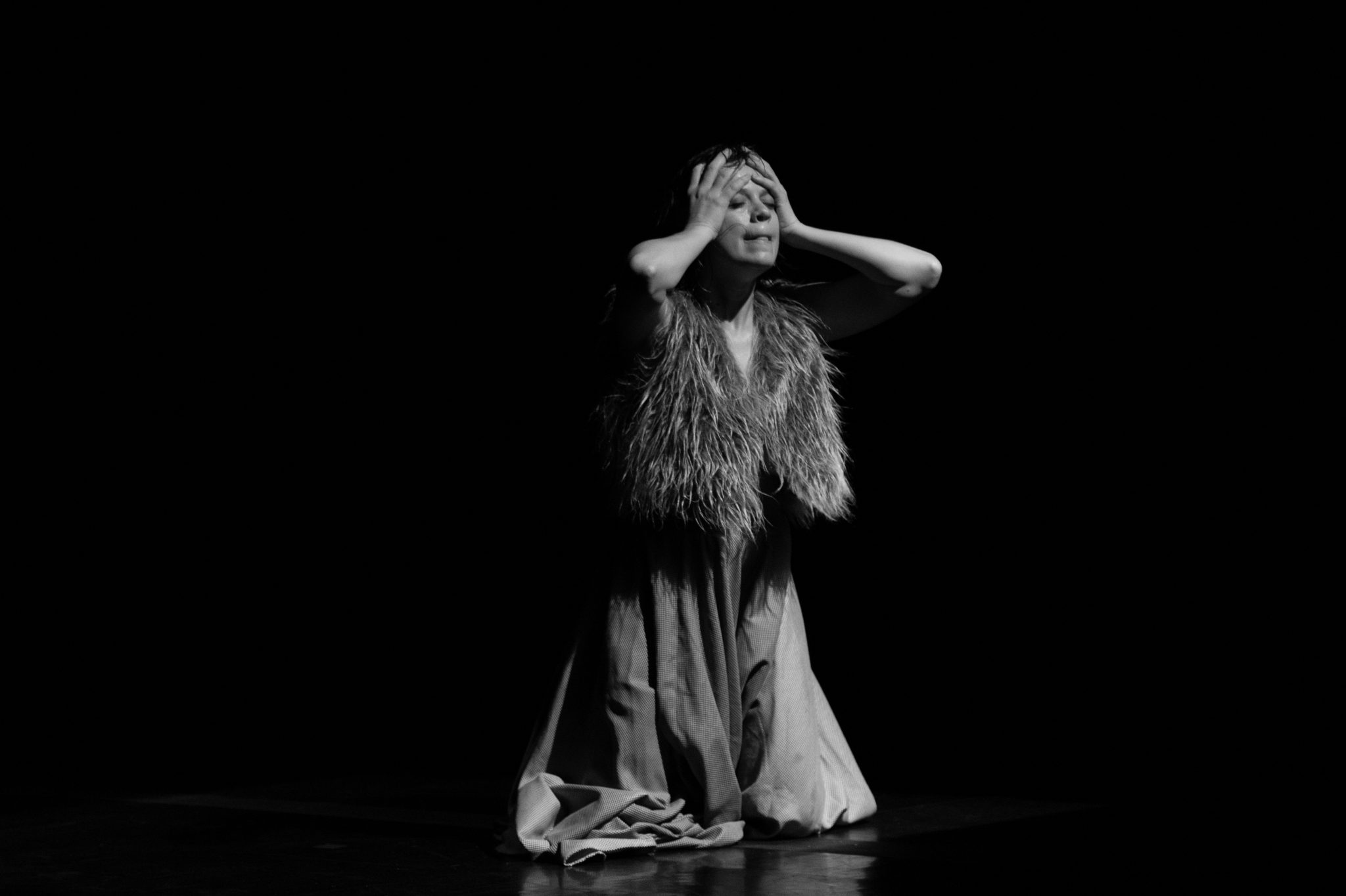 Bruna Betito faz apresentações gratuitas do solo 'Vaca' na Cia de Teatro Heliópolis revistaprosaversoearte.com - Bruna Betito faz apresentações gratuitas do solo 'Vaca' na Cia de Teatro Heliópolis